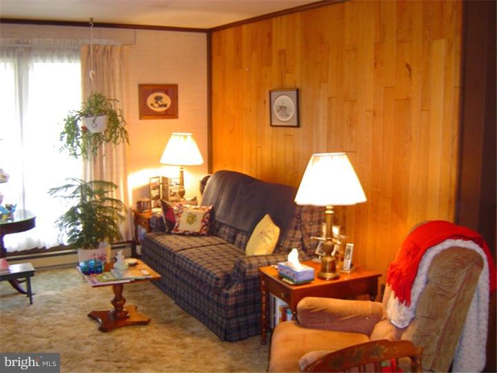 1020 Clematis Street Sinking Spring, PA 19608 - Photo 4 of 15 Living Room