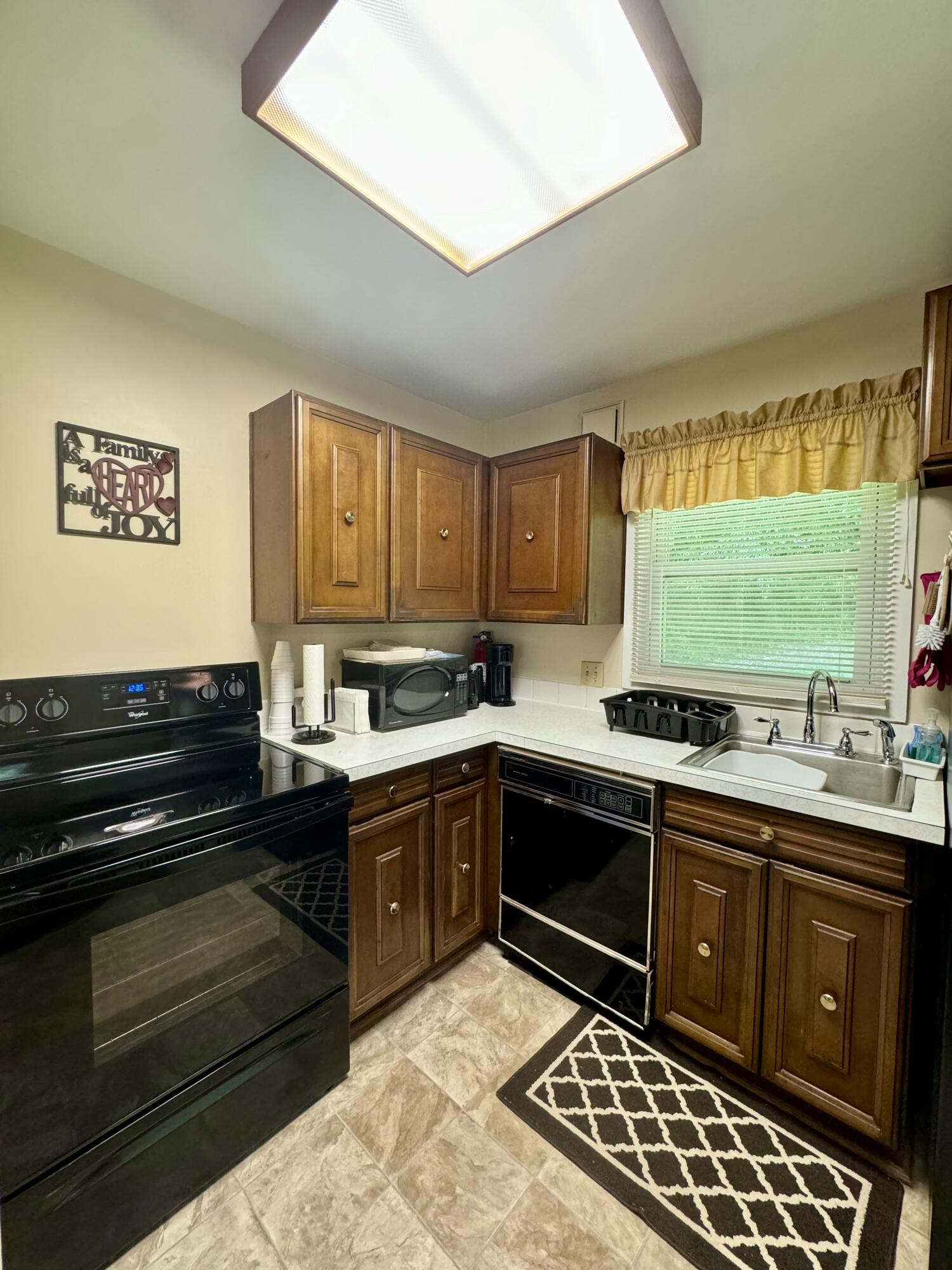 103 Ridgewood Circle Covington, VA 24426 - Photo 5 of 31 IMG_7541