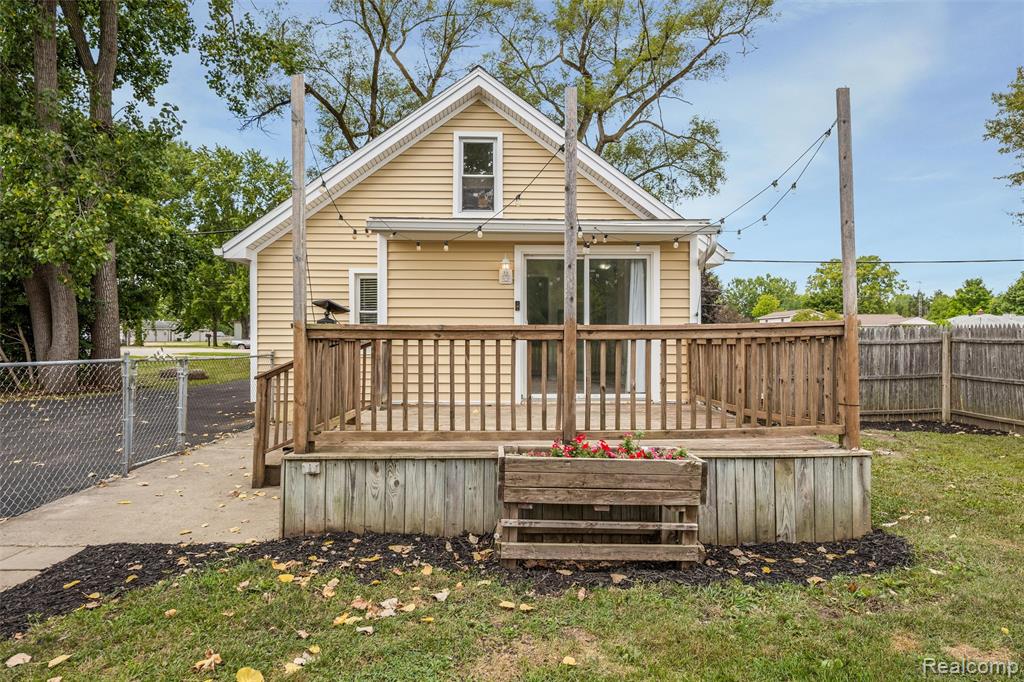 4465 South Center Road Burton, MI 48519 - Photo 6 of 24 Gallery Image 6