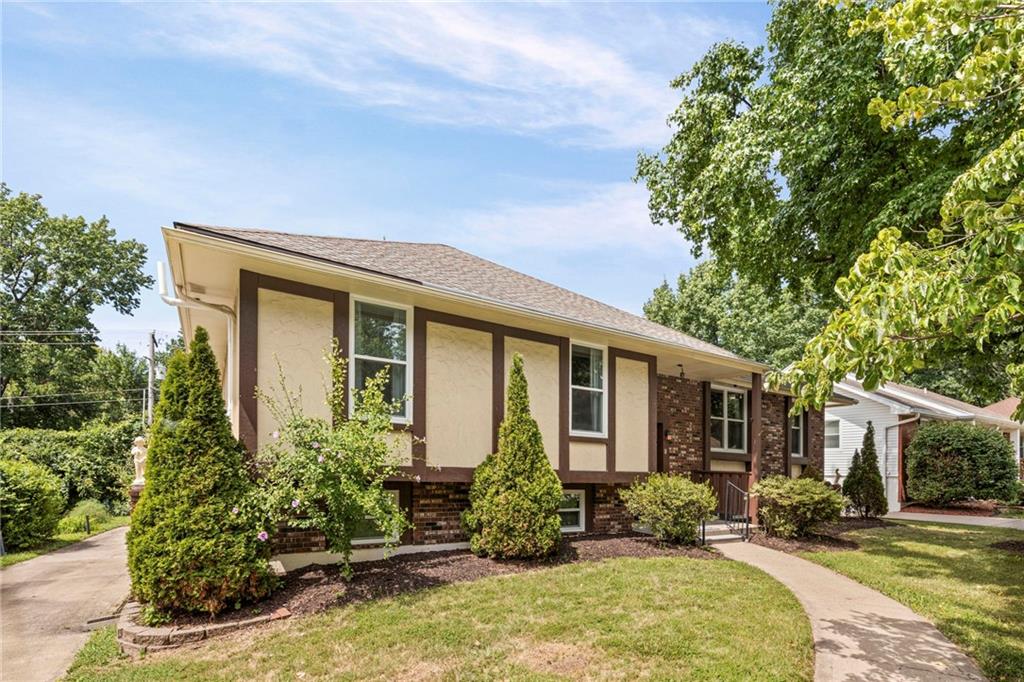 3408 South Phelps Road Independence, MO 64055 - Photo 3 of 43 Gallery Image 3