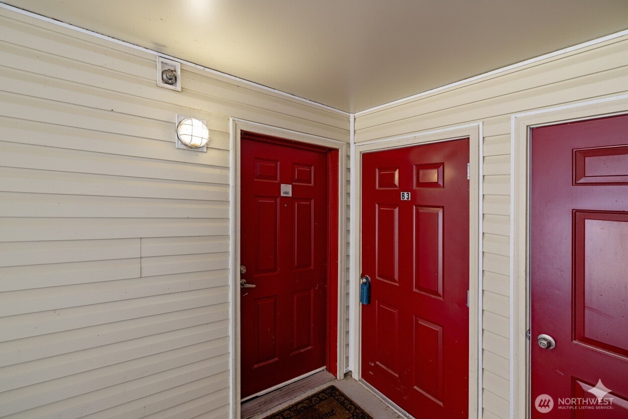 10709 Valley View Road, Unit B403 Bothell, WA 98011 - Photo 4 of 32 a view of front door