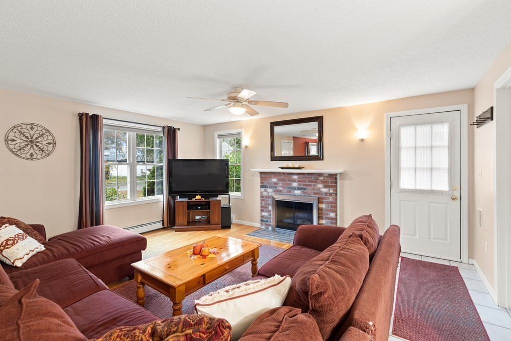 95 Walnut Road Wrentham, MA 02093 - Photo 6 of 37 Gallery Image 6