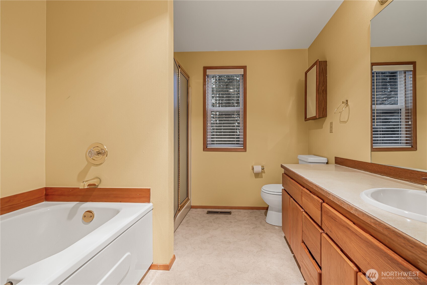 5161 Red Bridge Road Cle Elum, WA 98922 - Photo 26 of 40 a bathroom with a tub sink and mirror