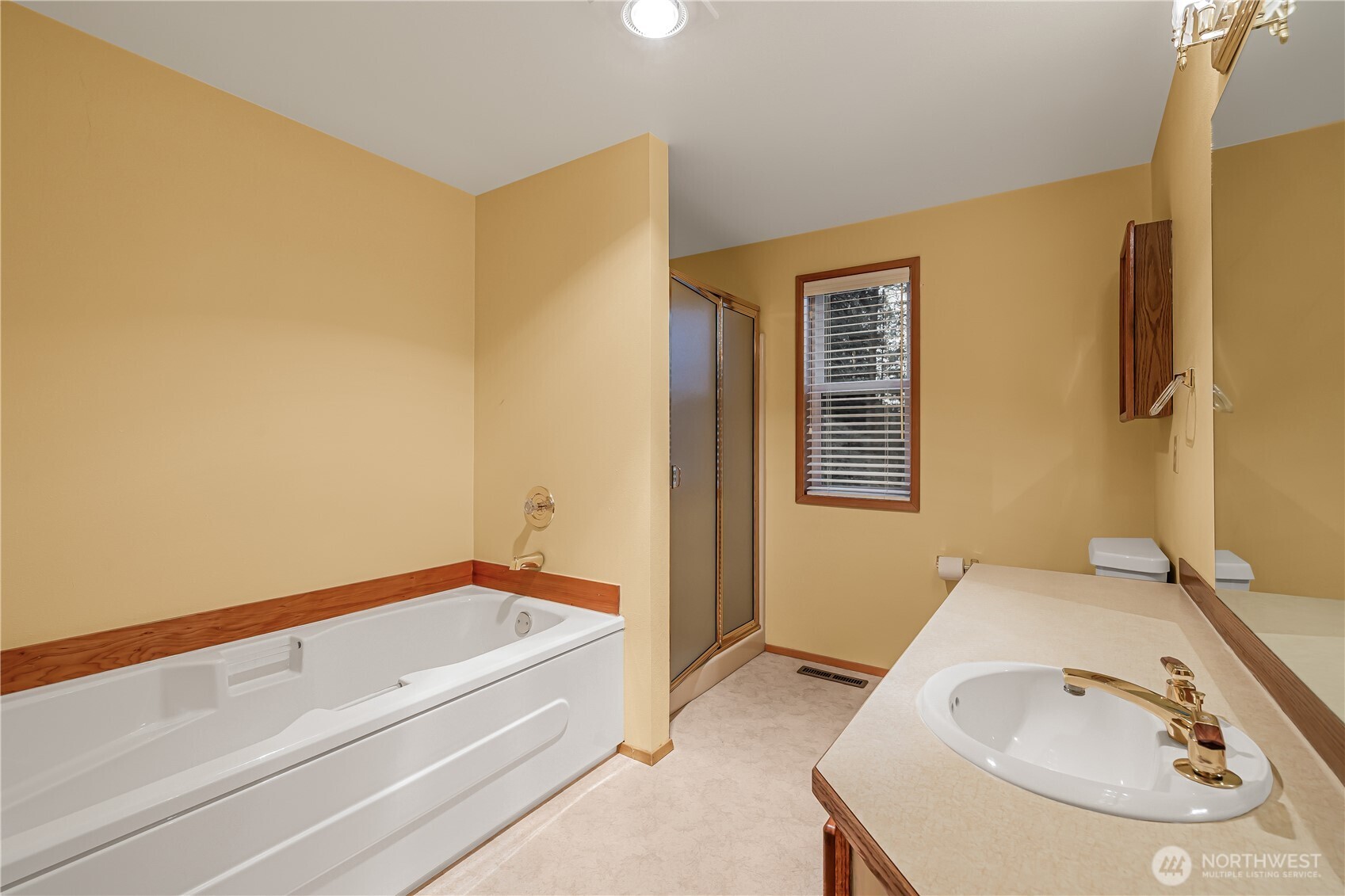 5161 Red Bridge Road Cle Elum, WA 98922 - Photo 27 of 40 a bathroom with a tub and a sink