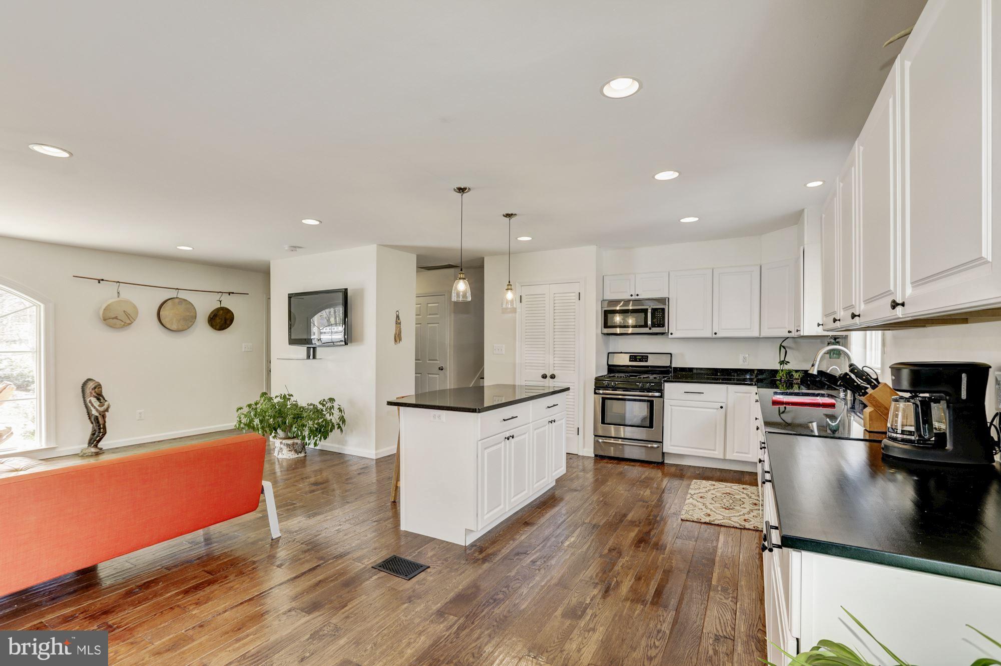 8026 Stillbrooke Road Manassas, VA 20112 - Photo 2 of 33 Custom Kitchen