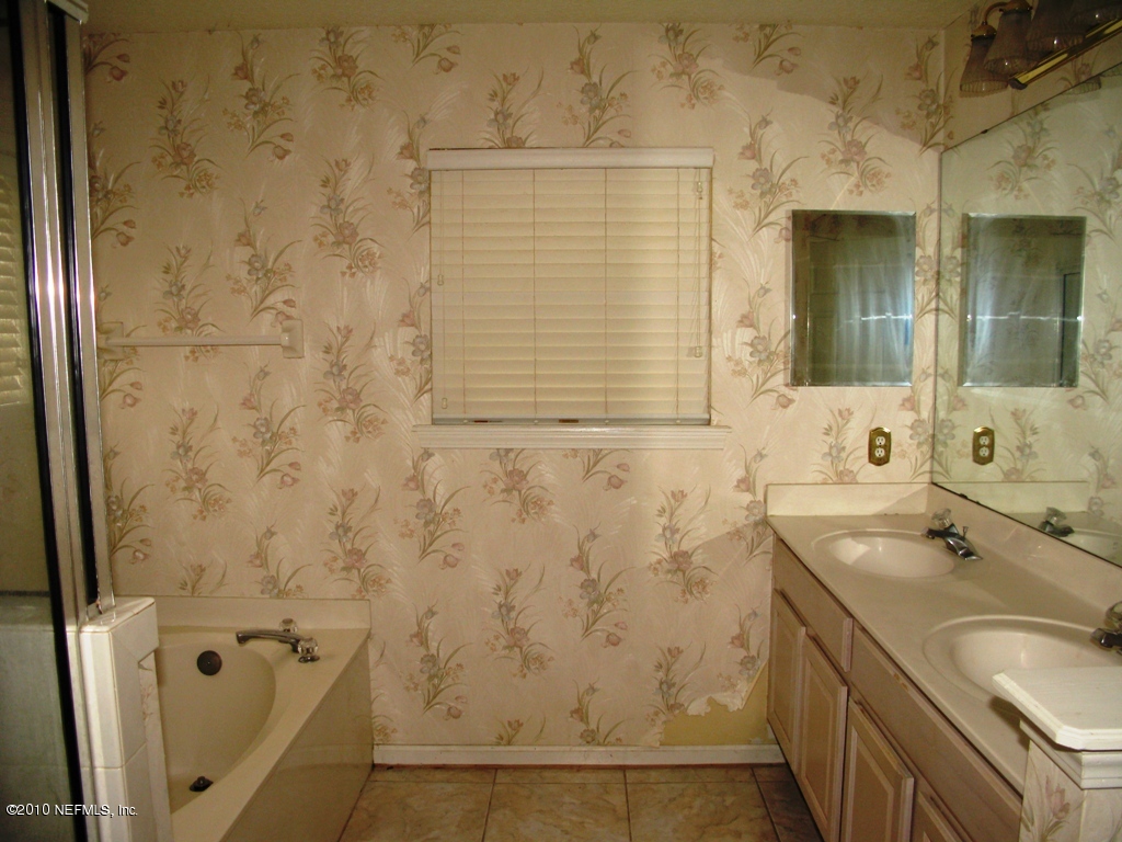 1607 Rustling Drive Fleming Island, FL 32003 - Photo 12 of 21 Master Bathroom