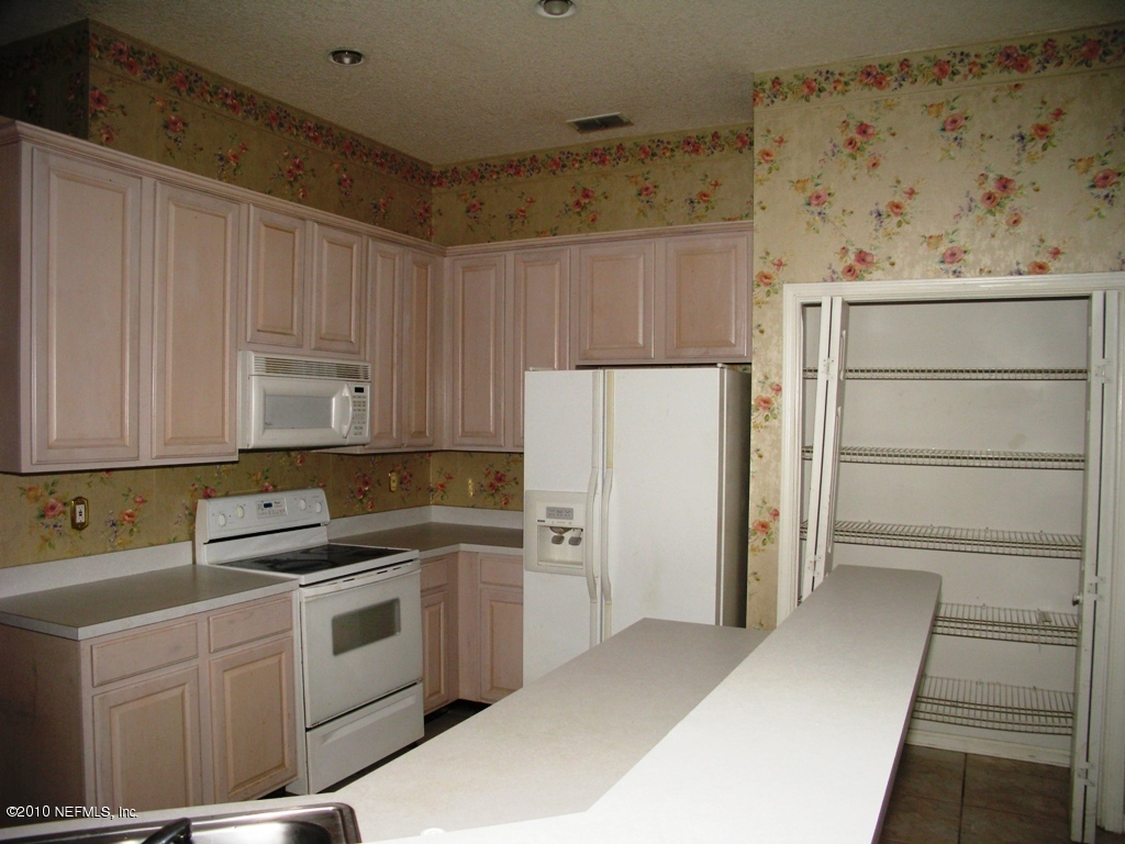 1607 Rustling Drive Fleming Island, FL 32003 - Photo 8 of 21 Kitchen