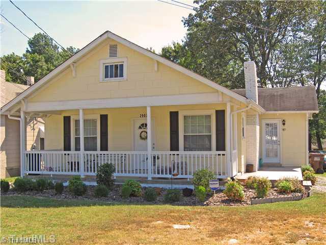 2907 West English Road High Point, NC 27262 - Photo 1 of 16 Exterior Front.