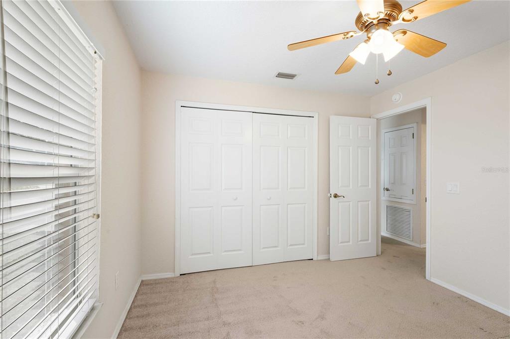 2982 Cr 756a Webster Webster, FL 33597 - Photo 6 of 26 an empty room with a ceiling fan and a window