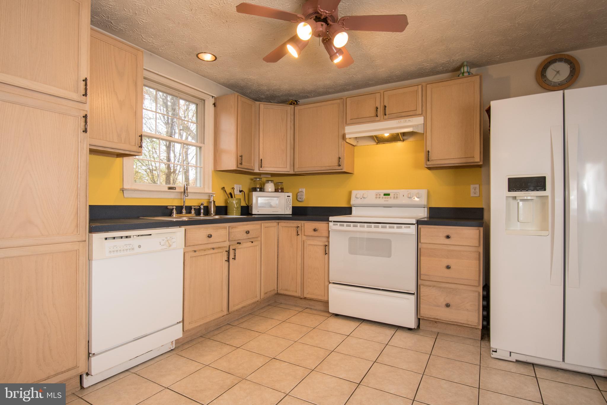10 Contour Road Mount Airy, MD 21771 - Photo 4 of 32 White finish Appliances