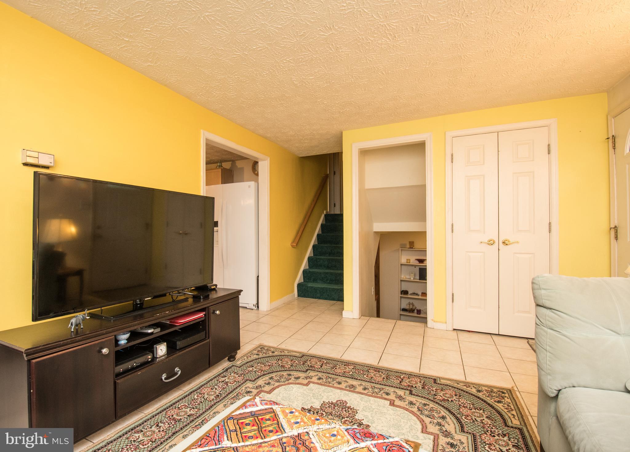 10 Contour Road Mount Airy, MD 21771 - Photo 8 of 32 Living room Room to kitchen