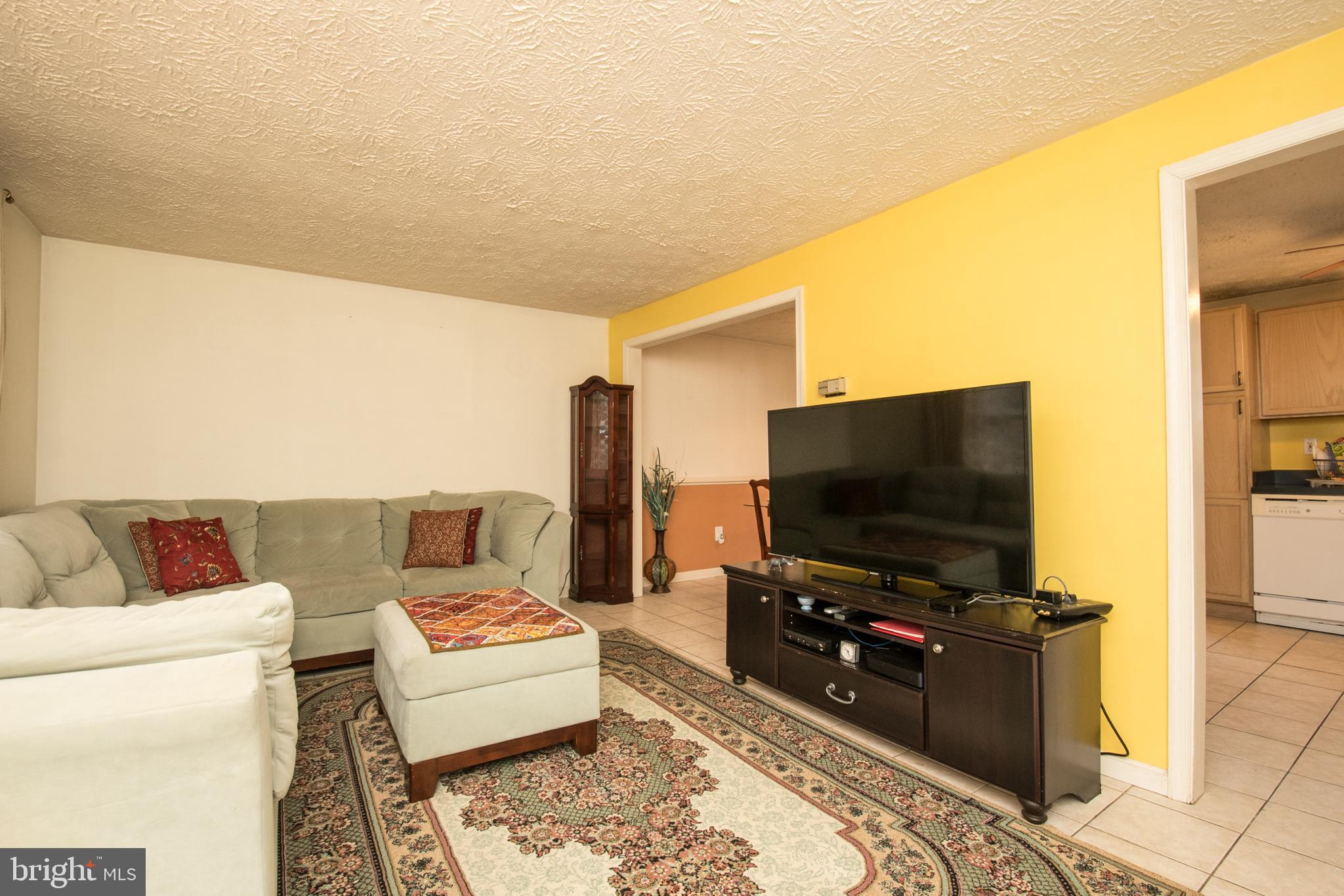 10 Contour Road Mount Airy, MD 21771 - Photo 9 of 32 Living room Room to kitchen