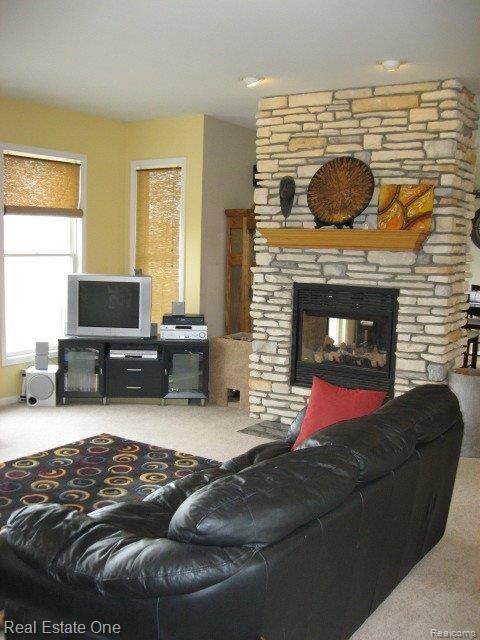 6131 Perry Road Grand Blanc, MI 48439 - Photo 4 of 16 GREAT ROOM