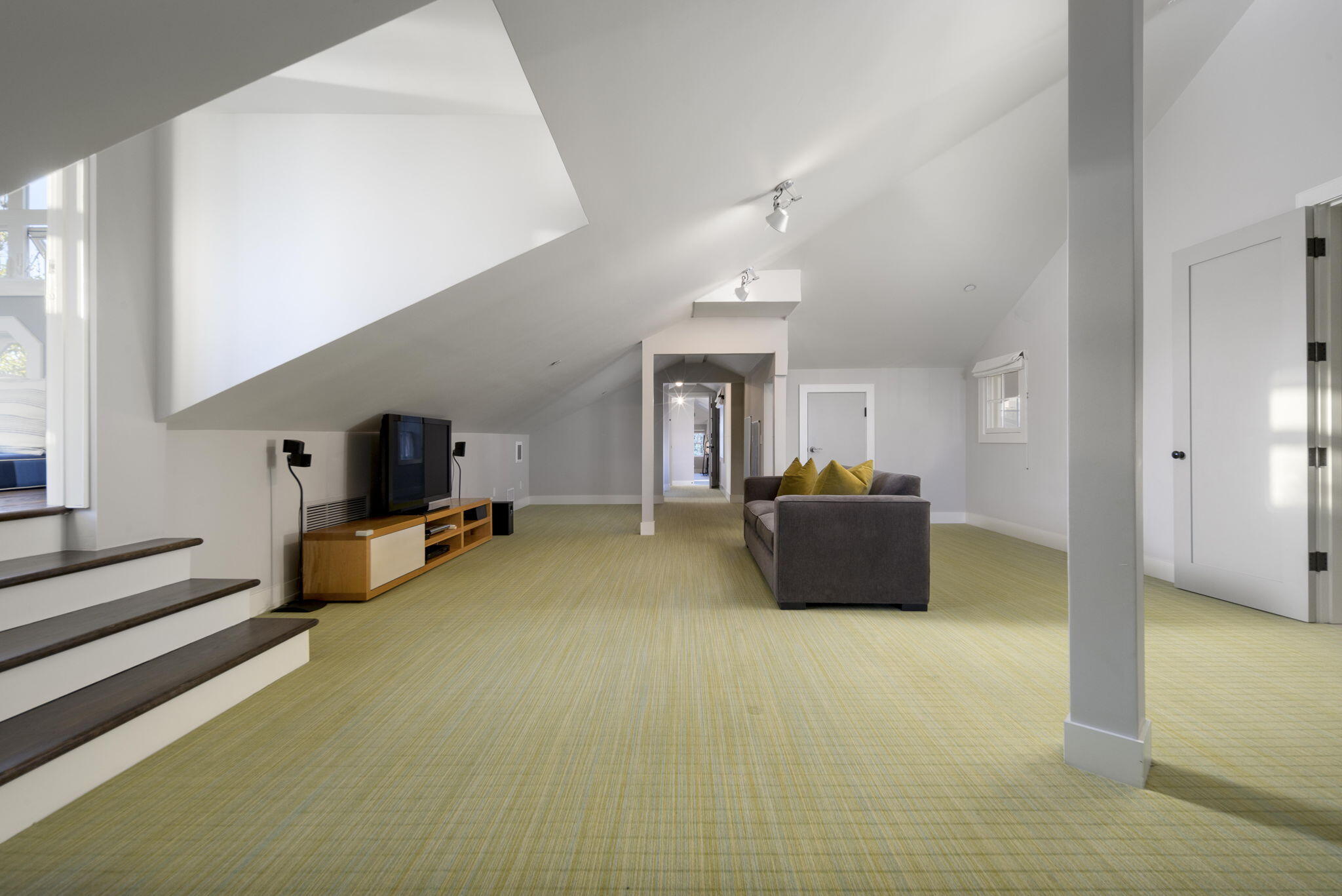 8096 Puesta Del Sol Carpinteria, CA 93013 - Photo 28 of 38 a bedroom with furniture and a couch