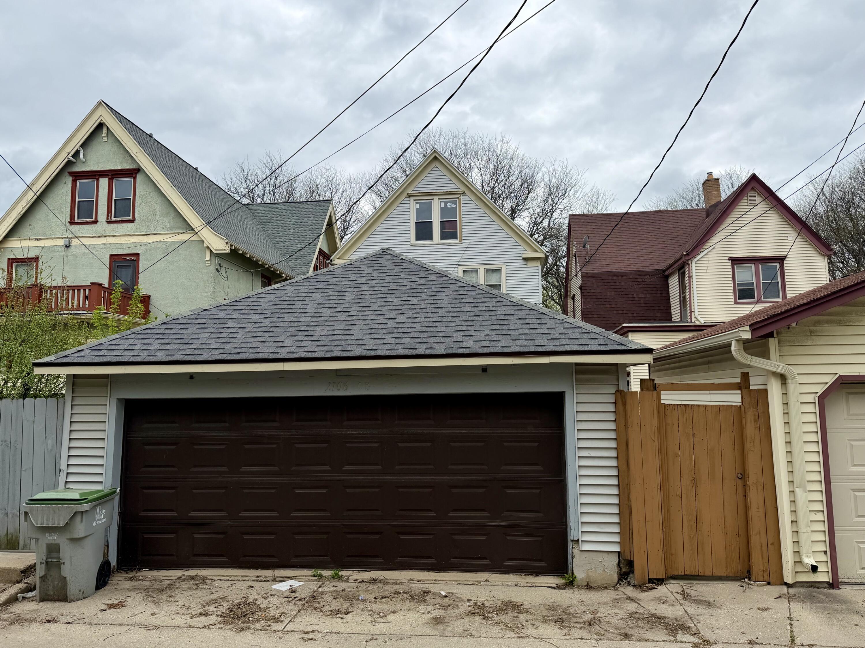 2106 North 42nd Street, Unit 2108 Milwaukee, WI 53208 - Photo 4 of 10 2.5 car garage