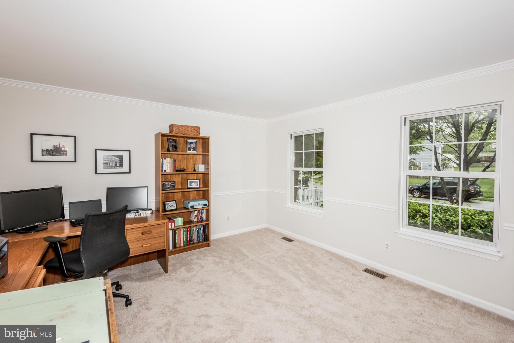6716 Hunter Road Elkridge, MD 21075 - Photo 6 of 30 Living Room
