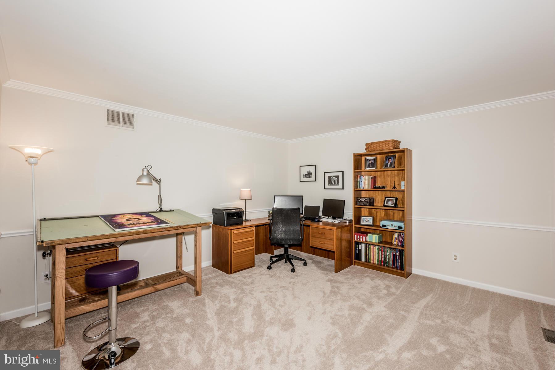 6716 Hunter Road Elkridge, MD 21075 - Photo 7 of 30 Living Room