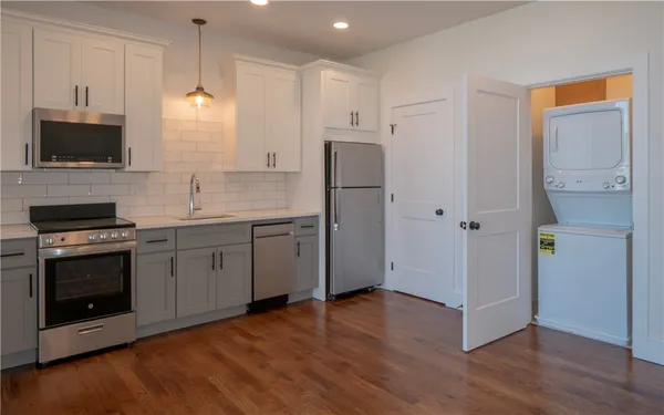 $2,600 | 15 Cranston Avenue, Unit 12, Newport, RI 02840
