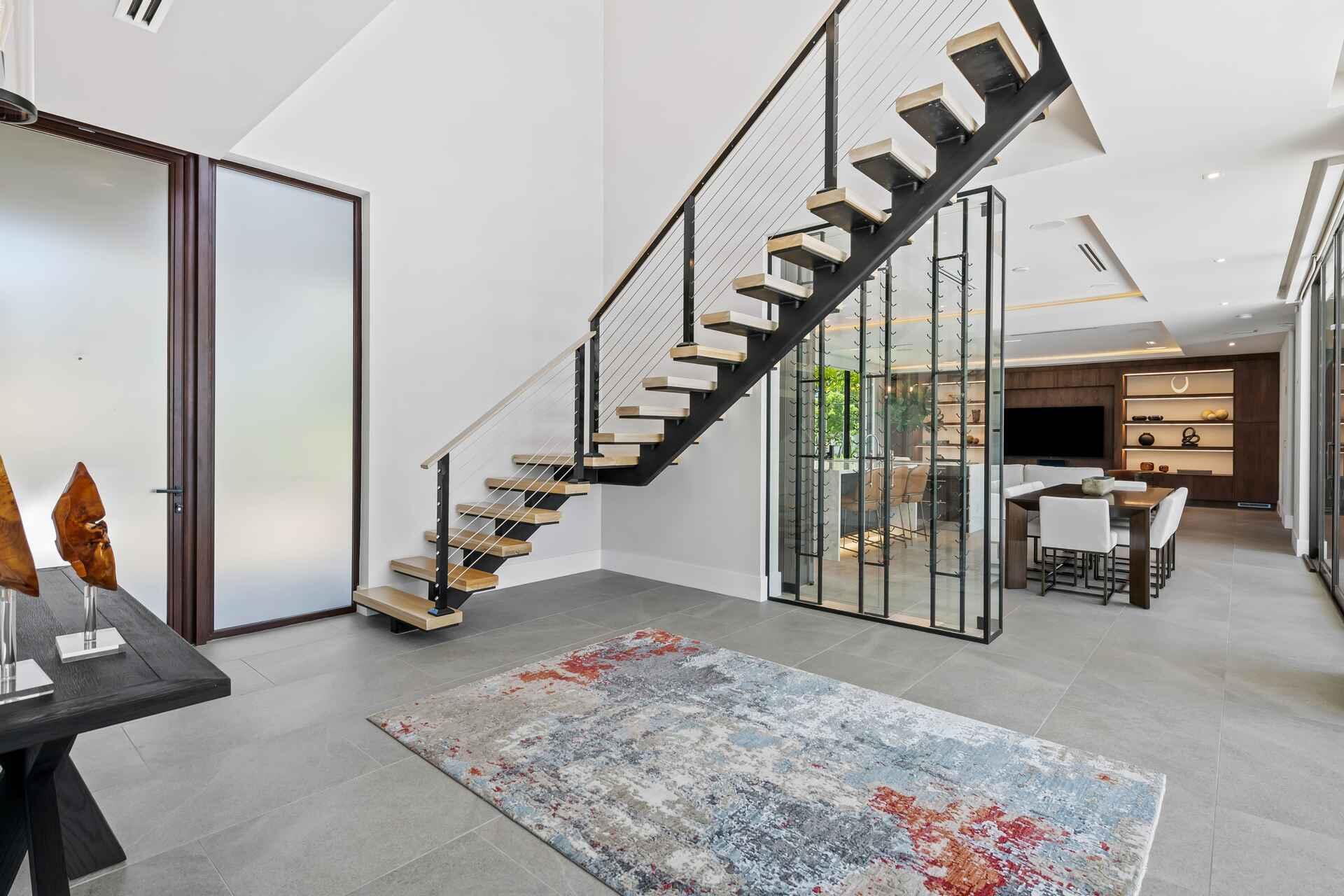 5288 Alton Road, Unit 3 Miami Beach, FL 33140 - Photo 13 of 33 a view of entryway and hall