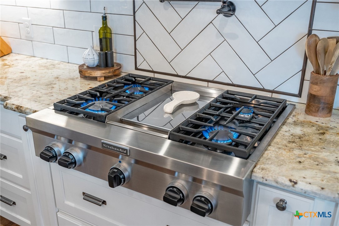 1665 Sunflower Trail Luling, TX 78648 - Photo 18 of 46 a close view of stove