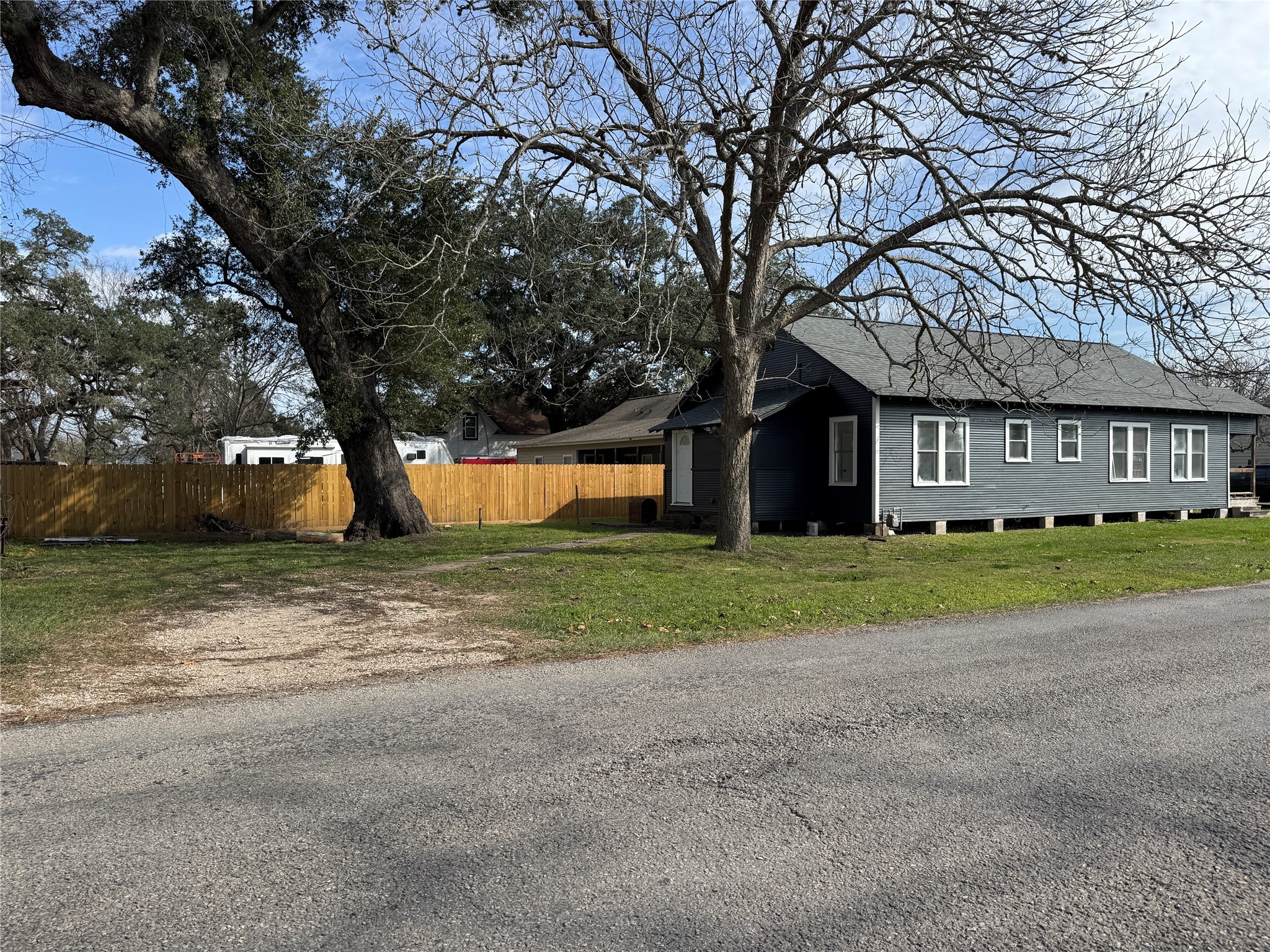 301 East 3rd Street Sweeny, TX 77480 - Photo 11 of 18