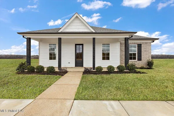 $326,900 | 526 Bolivar Drive, Nesbit, MS 38651