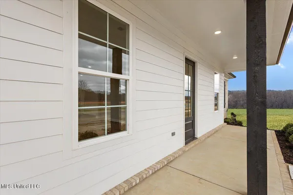 $326,900 | 526 Bolivar Drive, Nesbit, MS 38651