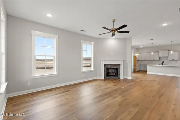 $326,900 | 526 Bolivar Drive, Nesbit, MS 38651