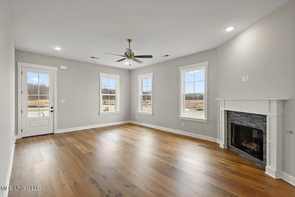 $326,900 | 526 Bolivar Drive, Nesbit, MS 38651