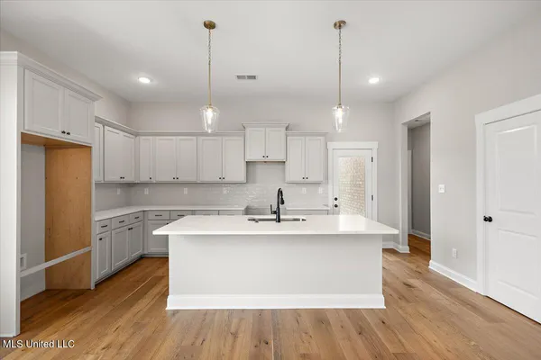 $326,900 | 526 Bolivar Drive, Nesbit, MS 38651