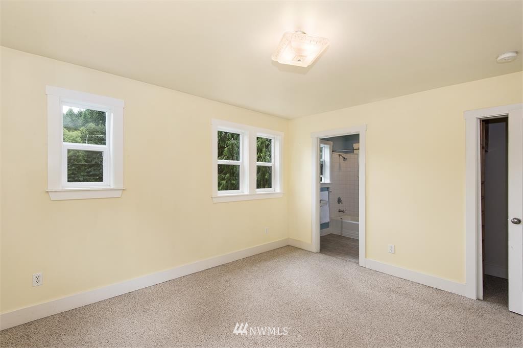 1061 Southwest Harper Road Port Orchard, WA 98367 - Photo 12 of 25 Gallery Image 12