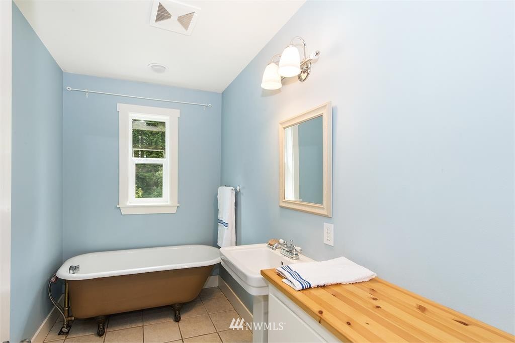 1061 Southwest Harper Road Port Orchard, WA 98367 - Photo 15 of 25 Gallery Image 15