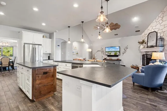 $1,895,000 | 2560 Shady Oaks Circle, Glen Rose, TX 76043