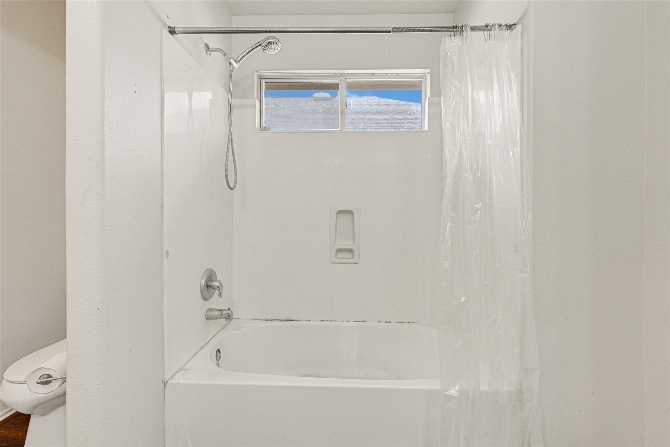 3431 Princeton Point Court Houston, TX 77047 - Photo 15 of 23 a bathroom with a shower and a bath tub