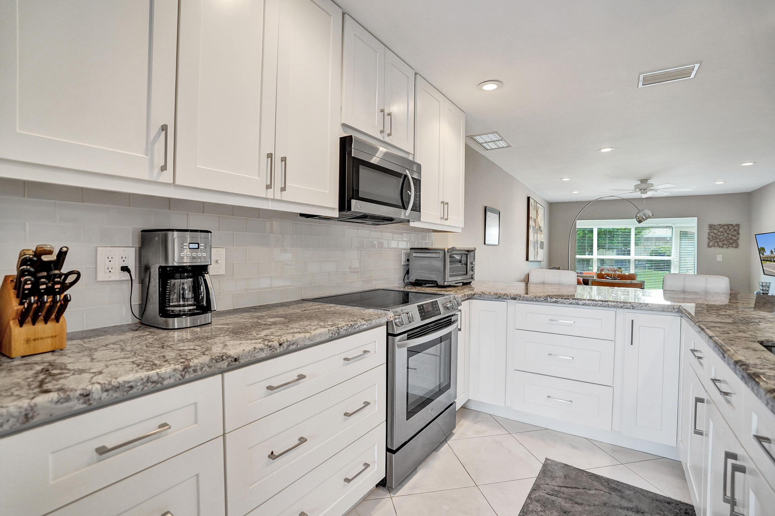 8620 Chevy Chase Drive Boca Raton, FL 33433 - Photo 4 of 44 DSC05814