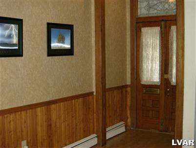 432 Ridge Avenue Allentown, PA 18102 - Photo 3 of 17 FRONT ENTRY WAY