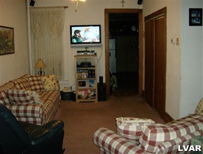 432 Ridge Avenue Allentown, PA 18102 - Photo 4 of 17 LIVING ROOM