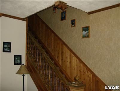 432 Ridge Avenue Allentown, PA 18102 - Photo 8 of 17 WONDERFUL OPEN STAIRCASE