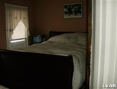 432 Ridge Avenue Allentown, PA 18102 - Photo 10 of 17 MASTER BEDROOM ON SECOND FLOOR