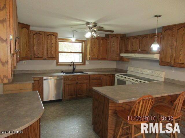 8181 Benton Field Road Benton, IL 62812 - Photo 5 of 12 Gallery Image 5