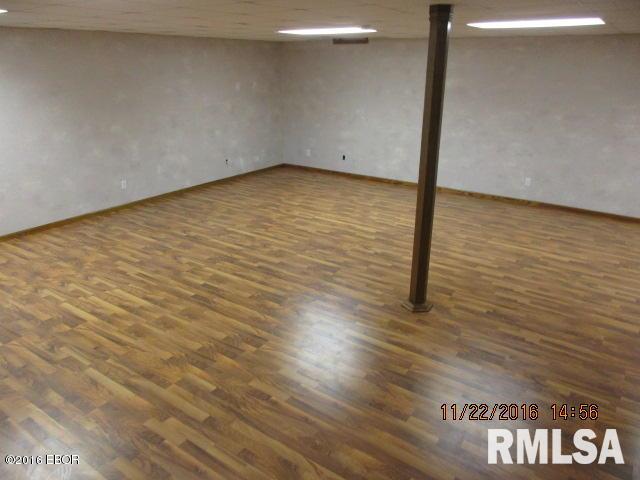 8181 Benton Field Road Benton, IL 62812 - Photo 7 of 12 Gallery Image 7