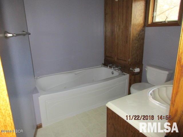 8181 Benton Field Road Benton, IL 62812 - Photo 8 of 12 Gallery Image 8