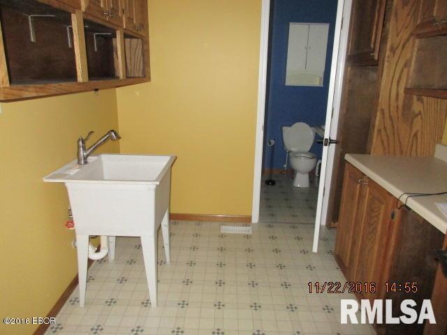 8181 Benton Field Road Benton, IL 62812 - Photo 9 of 12 Gallery Image 9
