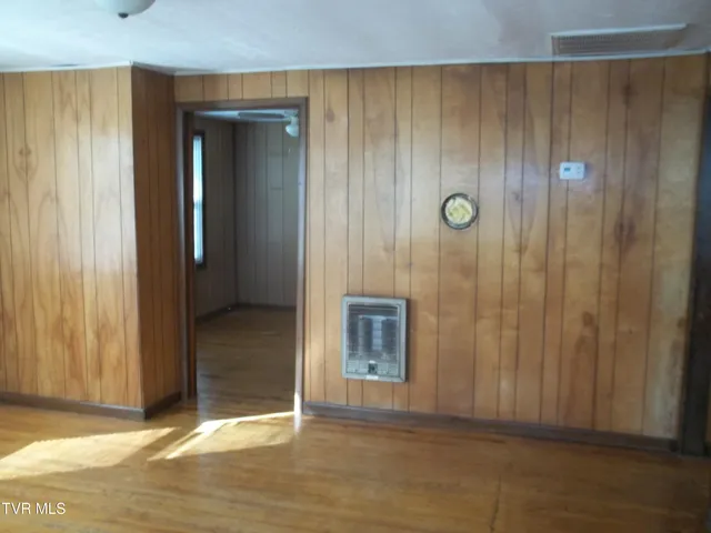 $129,900 | 164 Birch Street, Mount Carmel, TN 37645