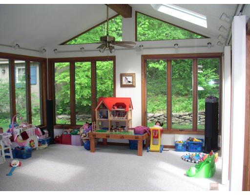 20 Horseshoe Road Chelmsford, MA 01824 - Photo 4 of 21 Gallery Image 4