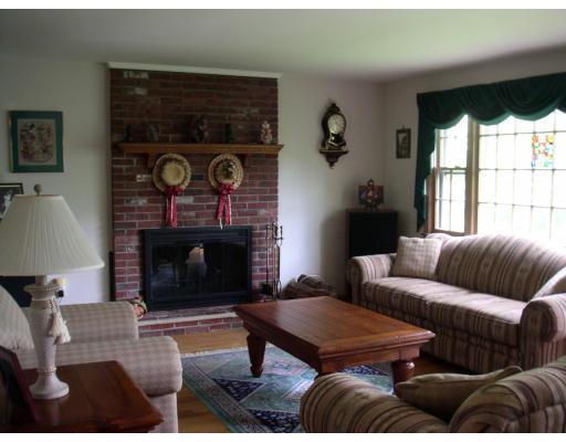 20 Horseshoe Road Chelmsford, MA 01824 - Photo 6 of 21 Gallery Image 6