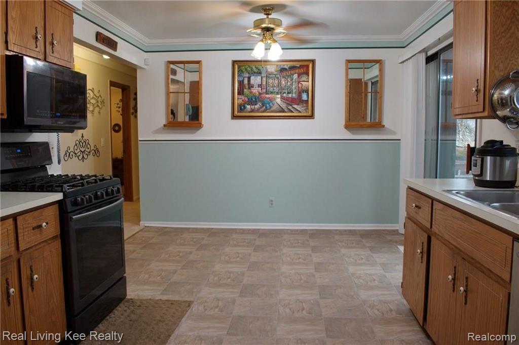 2740 Hartline Drive Rochester Hills, MI 48309 - Photo 8 of 15