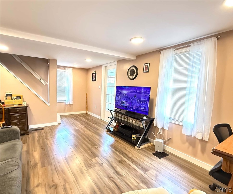 628 Fitch Street Oneida, NY 13421 - Photo 11 of 25 Livingroom