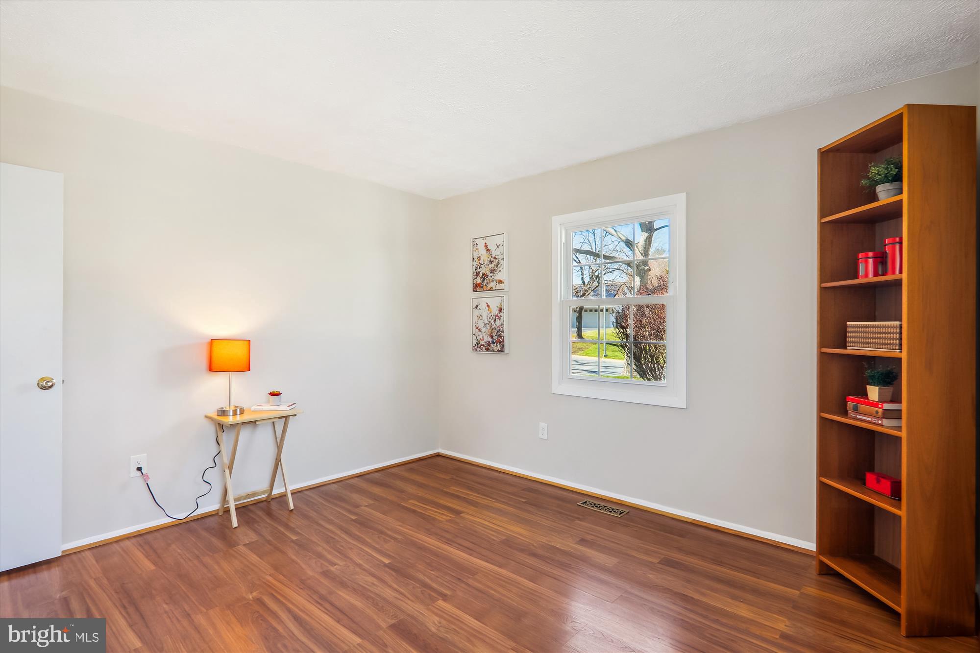 12403 Shawmont Lane Bowie, MD 20715 - Photo 21 of 59 a workspace with furniture and wooden floor