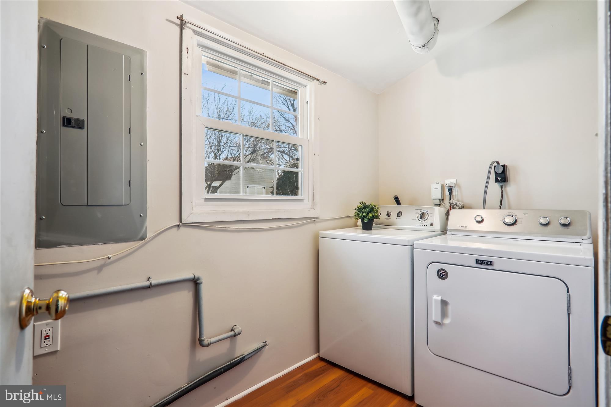 12403 Shawmont Lane Bowie, MD 20715 - Photo 28 of 59 MAIN LEVEL LAUNDRY OFF GARAGE